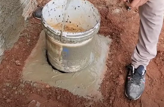 Pedreiro usa balde em dica incrível