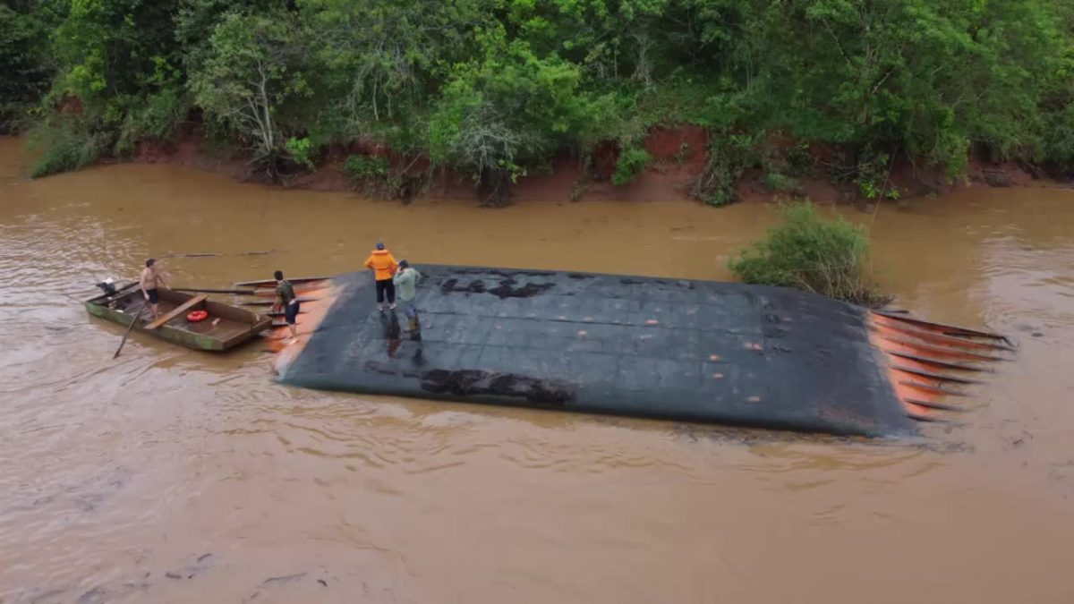 The video shows how a ferry capsized on the Uruguay River - LS Fotografias/ND