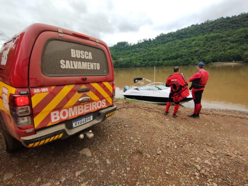 Foram retomadas neste sábado (21), as buscas pelo balseiro que naufragou no Rio Uruguai durante a manhã de quarta-feira (18)