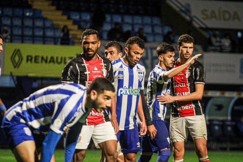 Ava&iacute; segue mantendo o padr&atilde;o de partidas ruins na temporada. Torcedor est&aacute; desanimado com a situa&ccedil;&atilde;o.&nbsp; – Foto: Gustavo Mej&iacute;a/JEC/ND