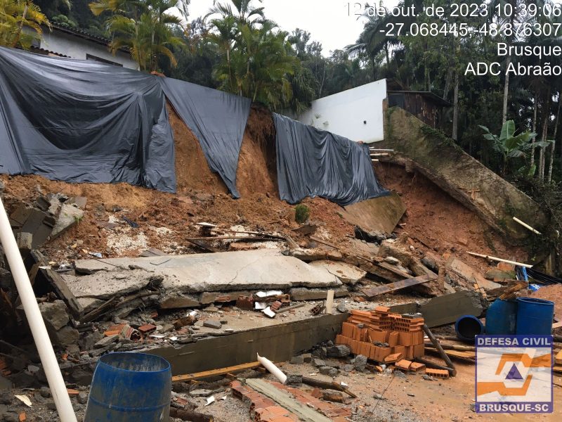 Deslizamento fez com que comunidade ficasse isolada em Brusque – Foto: SECOM Brusque/Reprodu&ccedil;&atilde;o/ND