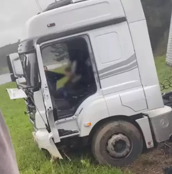 Caminh&atilde;o onde estava a v&iacute;tima – Foto: Reprodu&ccedil;&atilde;o/RICTV