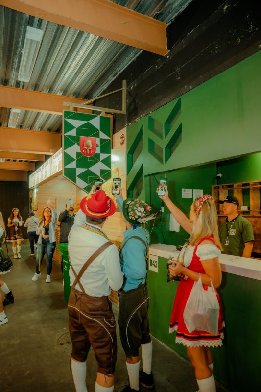 Experi&ecirc;ncia imersiva da “Jornada da caneca” nos pavilh&otilde;es da Spaten na Oktoberfest Blumenau – Foto: Spaten/Reprodu&ccedil;&atilde;o/ND