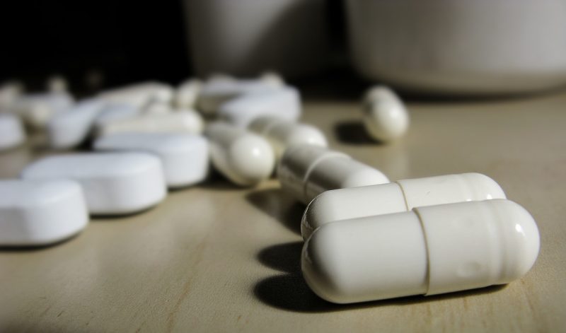 efeitos colaterais dos antidepressivos e medo de ficar dependente desses remédios podem atrapalhar a estratégia e levar ao abandono da terapia