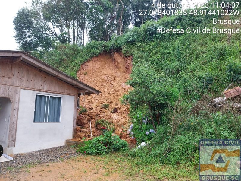 Parte de uma casa chegou a ser interditada – Foto: Reprodu&ccedil;&atilde;o/Prefeitura de Brusque