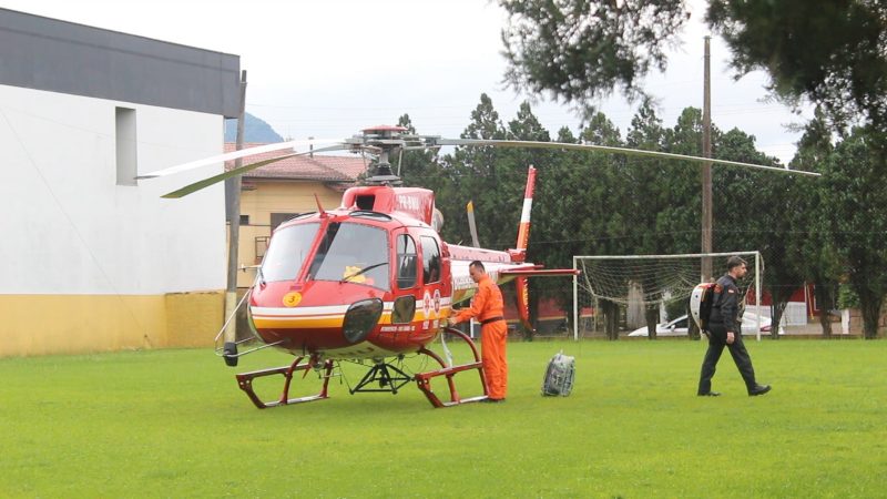 Helic&oacute;ptero e for&ccedil;a-tarefa s&atilde;o enviados para Rio do Sul para ajudar em caso de enchente – Foto: CBMSC/Reprodu&ccedil;&atilde;o ND