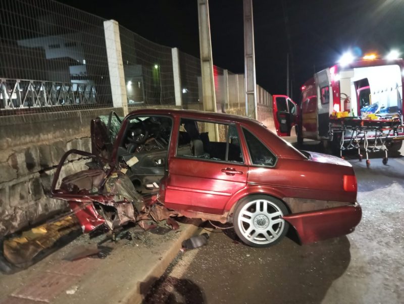Carro acertou muro – Foto: Reprodu&ccedil;&atilde;o/CBM