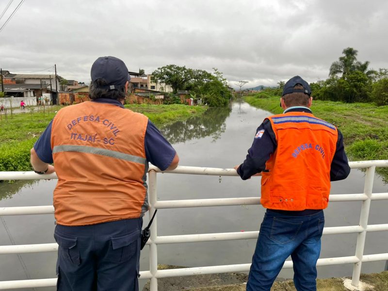 Itajaí segue com riscos de deslizamentos e alagamentos