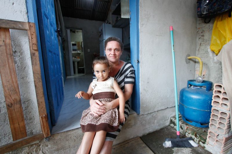 Cláudia não quer legar a fome a pequena Vitória