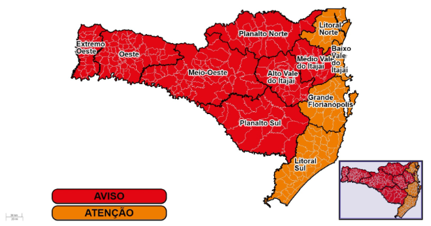 Mapa de SC mostra que a maioria das regiões do Estado estão marcadas de vermelho, com risco muito alto para deslizamentos