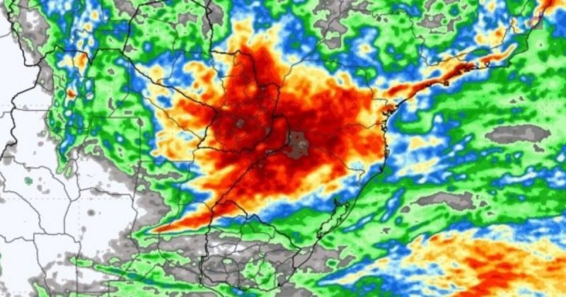 Chuva pode voltar trazendo alagamentos pontuais em Itajaí e região