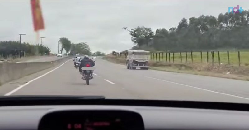 "Motoqueiro supermann" é flagrado pela polícia