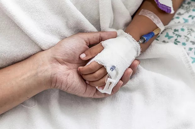 Crian&ccedil;a de 3 anos foi levada ao hospital &mdash; Foto: Getty Images/iStockphoto/ND