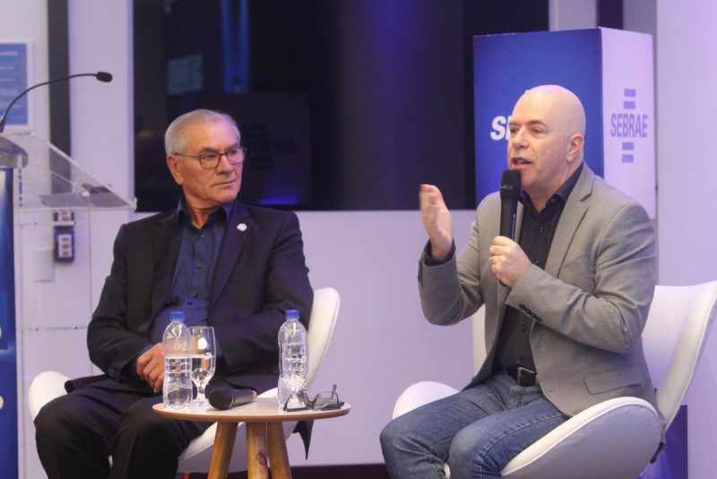 Luc Pinheiro, diretor técnico do Sebrae, durante o debate do Super 17 fala qual cidade é a mais rápida para se abrir uma empresa