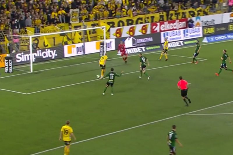 Gol inacreditável perdido por atacante motivou reação dos companheiros