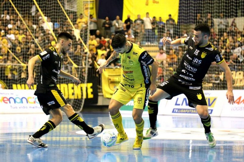 Jaraguá Futsal tem a vantagem de decidir em casa a vaga nas quartas de final