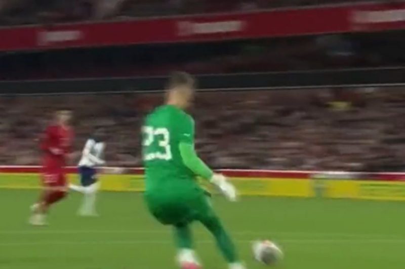 Goleiro deu uma verdadeira assist&ecirc;ncia para um gola&ccedil;o advers&aacute;rio – Foto: Reprodu&ccedil;&atilde;o/Twitter