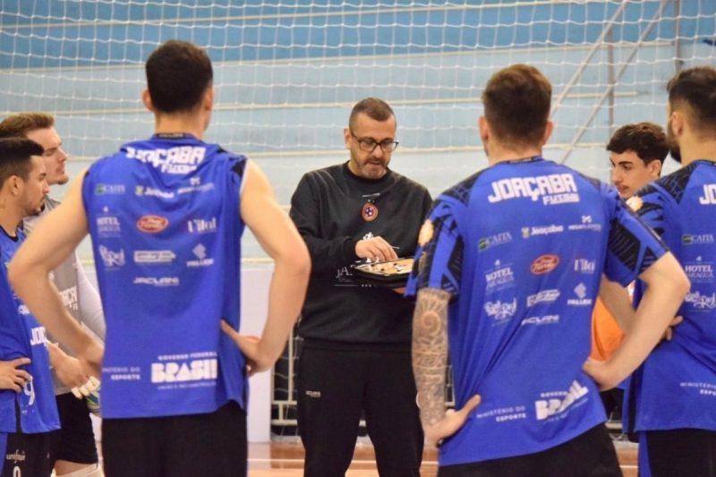 Joaçaba joga em casa nesta segunda-feira (16) e Tubarão visita o Santo André