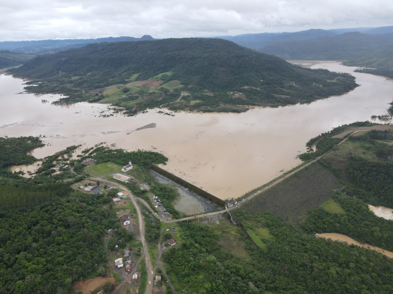 The José Boito Dam, which mainly protects the Blumenau region, is the largest flood control structure in Santa Catarina.  Photo: Archive/Defesa Civil de Ibirama/Reproduction ND