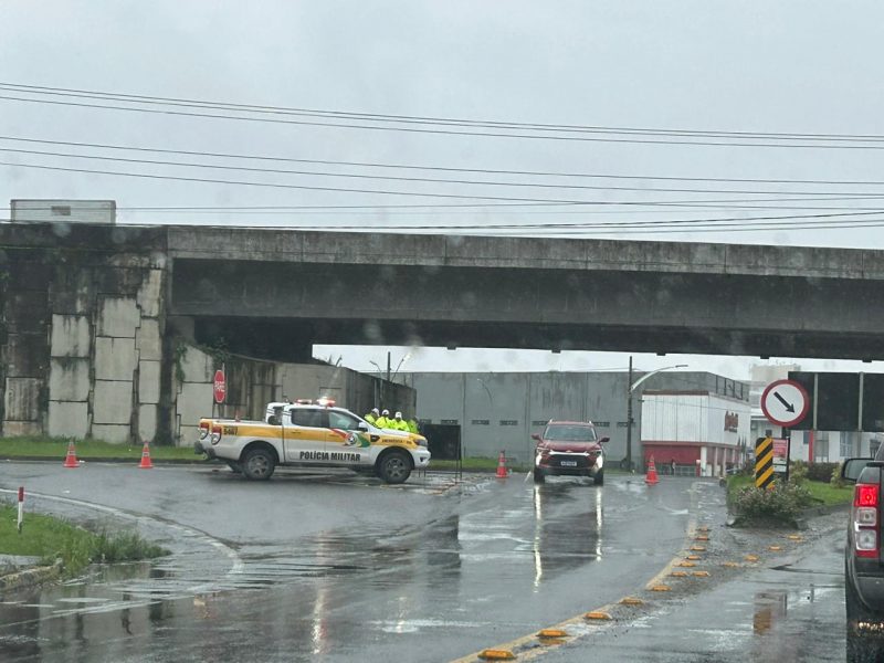 Serra Dona Francisca foi bloqueada para caminhões 