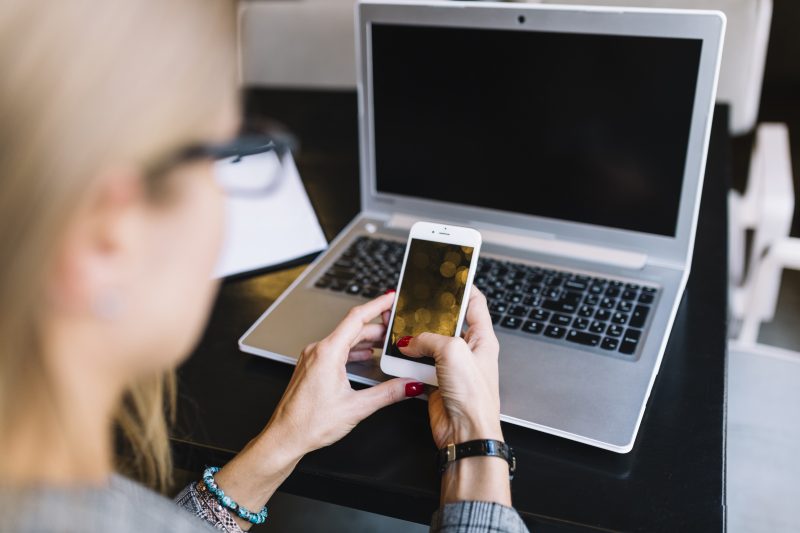 mulher faz depósito ao não saber sobre falsos golpes de carros em locadoras
