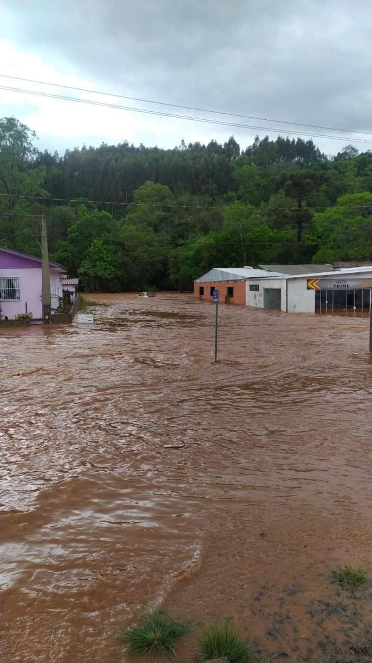 O município de Erval Velho, no Meio-Oeste de Santa Catarina, foi atingido. - Corpo de Bombeiros/Reprodução/ND