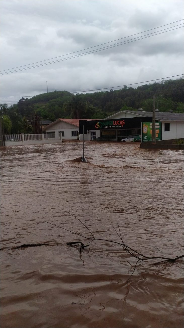 Ruas e casas foram tomadas pela água. - Corpo de Bombeiros/Reprodução/ND