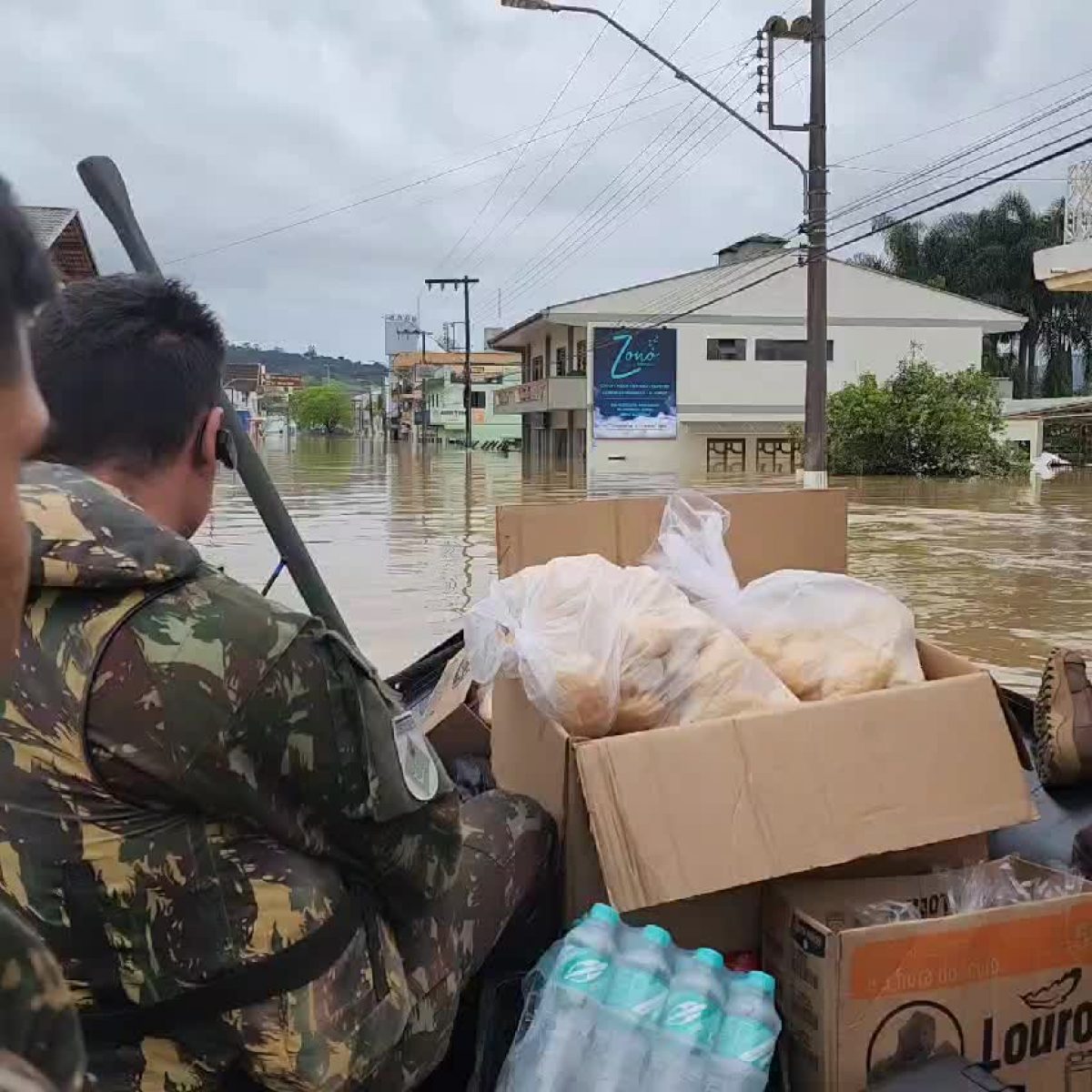 Imagens feitas nesta terça-feira (10) mostram Taió embaixo d'água após enchente - Exército Brasileiro/Divulgação/ND