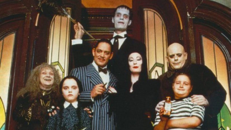 Imagem mostra Família Addams, sucesso da TV da década de 90. História inspira comemorações de Halloween