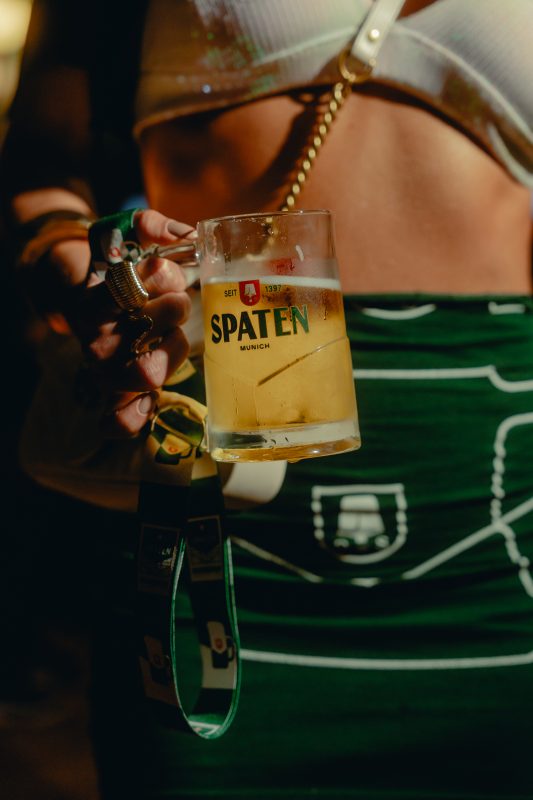 Famosos se divertem no camarote Spaten da Oktoberfest Blumenau