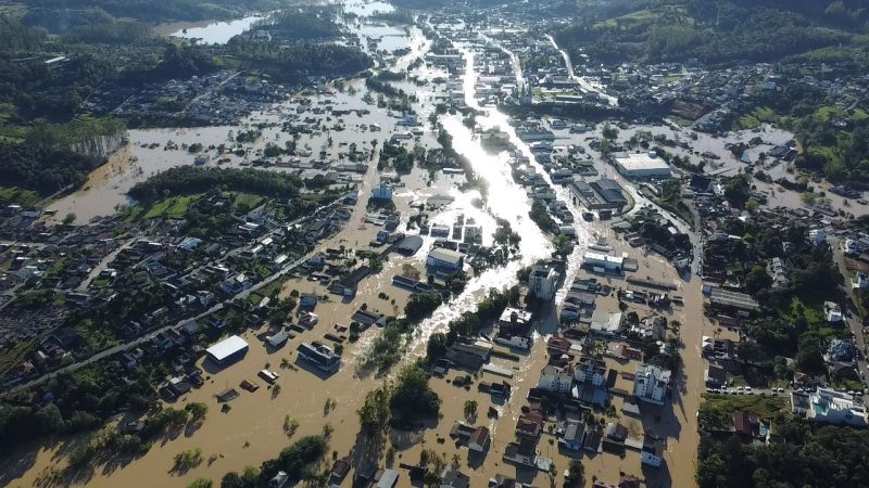 Imagens feitas nesta segunda-feira (9) mostram Taió embaixo d&#8217;água após enchente &#8211; Foto: @renannunes32/Redes Sociais/Divulgação/ND