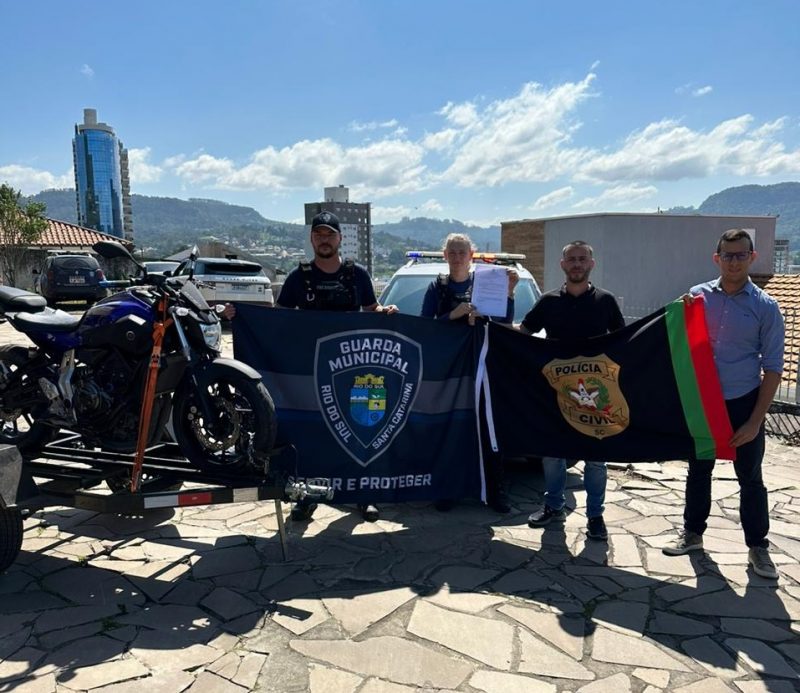 Guarda Municipal de Rio do Sul recebeu nesta segunda-feira (2) itens apreendidos recentemente pela Polícia Civil - Foto: Polícia Civil/Divulgação/ND