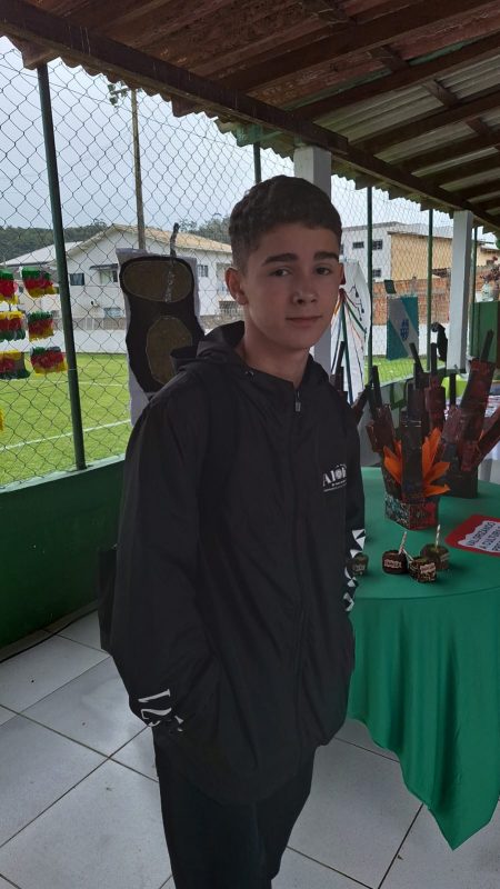 Imagem mostra o adolescente que desapareceu no mar do Ingleses