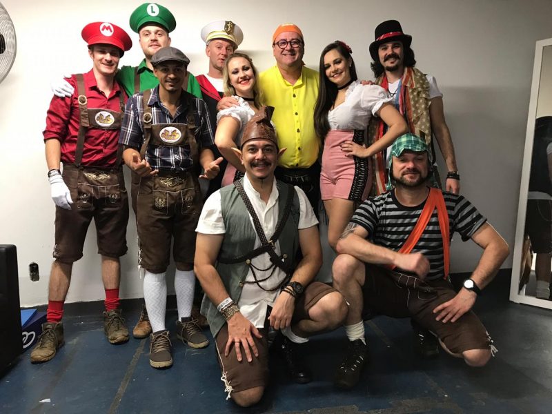 Presente h&aacute; mais de 25 anos na Oktoberfest, Banda Vox 3 apresenta dois lan&ccedil;amentos e m&uacute;sico fala sobre trabalhos de grupo j&aacute; consagrado na festa – Foto: Vox 3/Divulga&ccedil;&atilde;o/Reprodu&ccedil;&atilde;o/ND