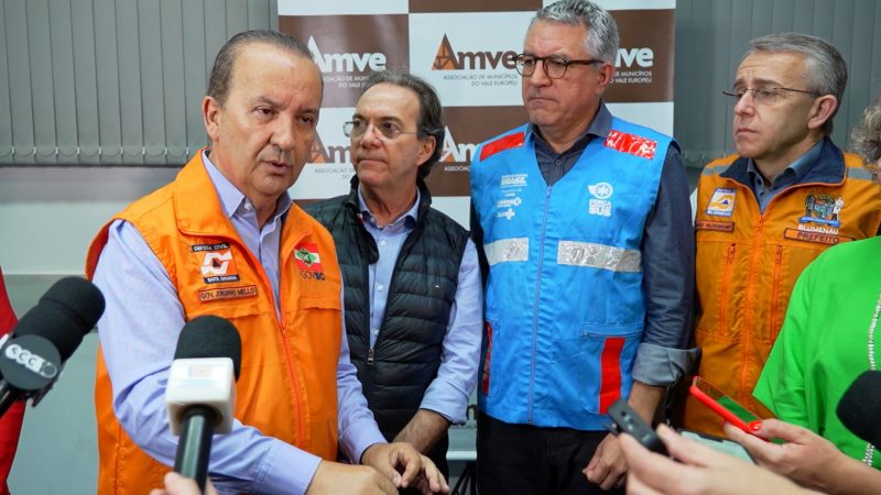 Ministro das Rela&ccedil;&otilde;es Institucionais esteve em Blumenau neste s&aacute;bado (21), acompanhado do governador Jorginho Mello (PL) e lideran&ccedil;as do Vale do Itaja&iacute; – Foto: Prefeitura de Blumenau/Divulga&ccedil;&atilde;o/ND