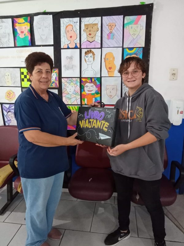 A leitura está ultrapassando os limites da turma de Jussara, conquistando toda a escola