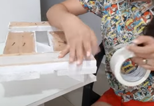 Youtuber cria dica imperdível para fazer furo na parede 