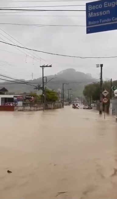 Rio do Sul acolhe moradores em abrigos após enchentes