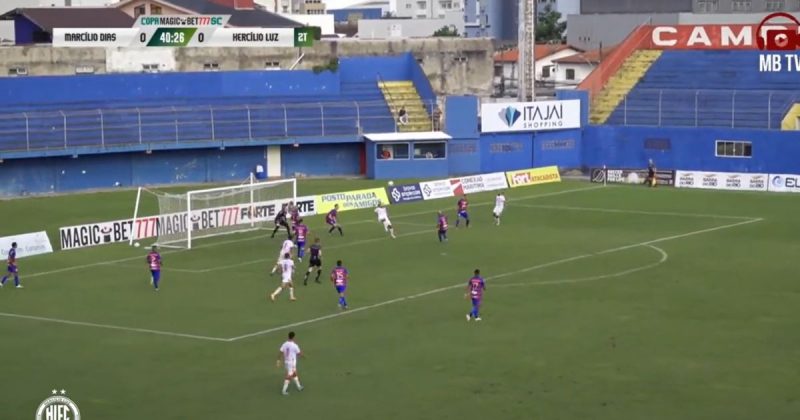 Atacante do Hercílio Luz faz gol incrível de bicicleta na Copa SC