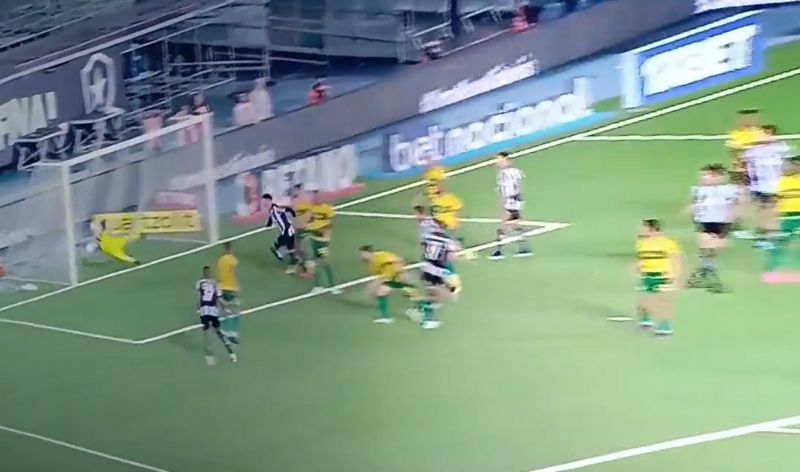 Walter salva o Cuiabá no fim da partida contra o Botafogo