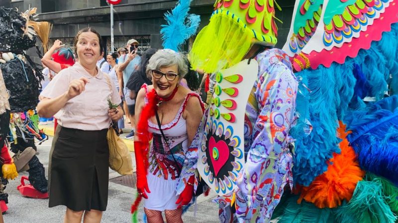 Personalidades da cidade, como Dona Bilica (atriz Vanderl&eacute;ia Will) e a professora Sandra Meyer, filha do artista Meyer Filho, participaram do 3&ordm; Baile M&iacute;stico – Foto: Marcos Esp&iacute;ndola/ND