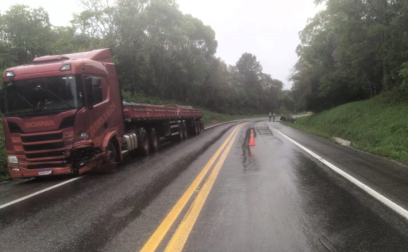 Grave Acidente Entre Caminhão E Carro Deixa 2 Mortos Na BR-280, Em SC