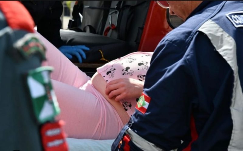 Gr&aacute;vida atendida durante enchente em Rio do Sul foi uma das ocorr&ecirc;ncias de destaque do Corpo de Bombeiros – Foto: CBMSC/Divulga&ccedil;&atilde;o/ND