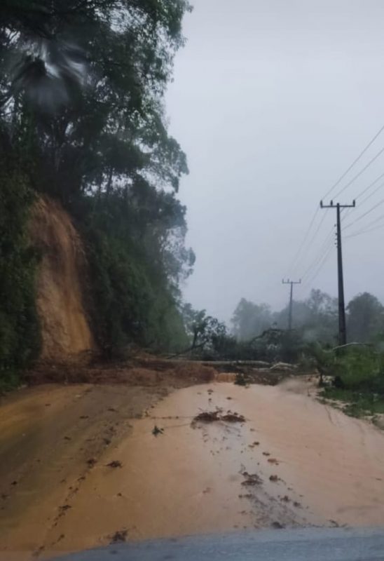 Rodovia de acesso a Vitor Meireles chegou a ficar bloqueada nesta manh&atilde; de quarta (4) – Foto: Redes Sociais/Divulga&ccedil;&atilde;o/ND