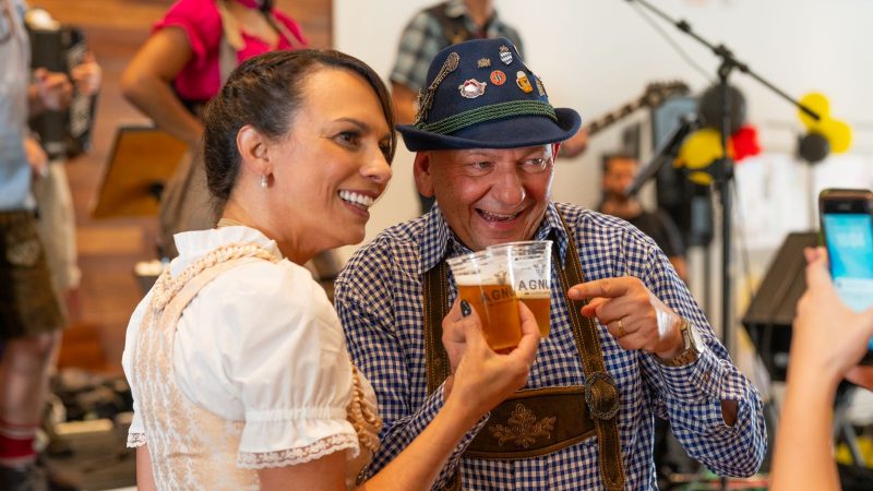 Foto de Luciano Hang e esposa