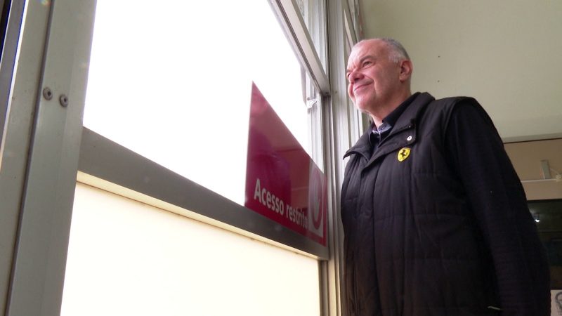 Helder, um dos pilotos que trabalhou no Aeroporto Diom&iacute;cio Freitas. – Foto: Frame/NDTV