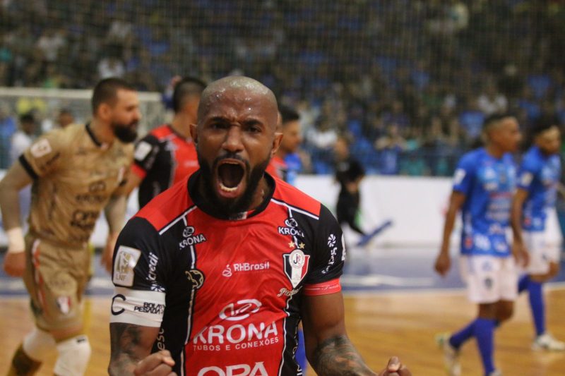JEC Futsal goleia o Foz no primeiro jogo das oitavas de final