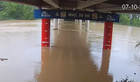Segundo a Defesa Civil de Rio do Sul, a previsão é que o Rio Itajaí-Açu chegue no nível de 12 metros 