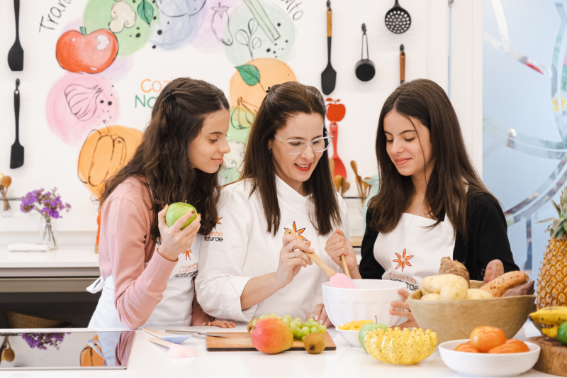 O objetivo da Escolinha da Nutri &eacute; estimular h&aacute;bitos alimentares saud&aacute;veis, compartilhar jogos e brincadeiras, e criar mem&oacute;rias positivas em torno da comida – Foto: LePetit