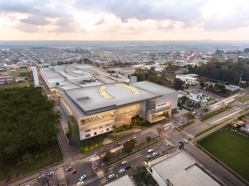 Shopping recebe em m&eacute;dia 400 mil visitantes por m&ecirc;s – Foto: Extra Comunica/ND